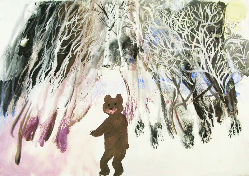 Lapsen tekemä maalaus, jossa etualalla seisoo ruskea karhu pystyssä. Taustalla ja teoksen yläosassa runsaasti lehdettömiä puita.